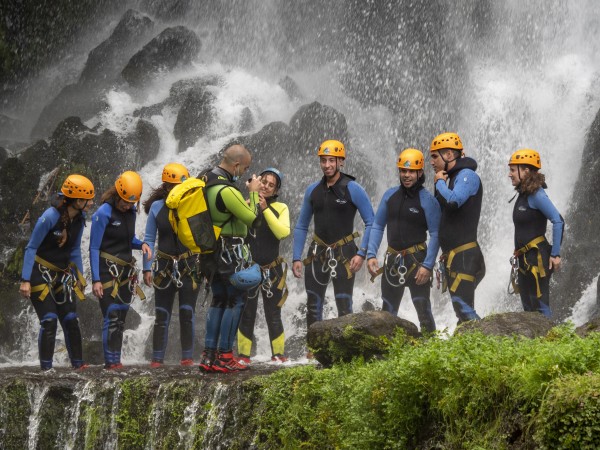 NORDESTE DESPORTO AVENTURA – CANYONING, SLIDE E BTT, NO PARQUE NATURAL DA RIBEIRA DOS CALDEIRÕES 